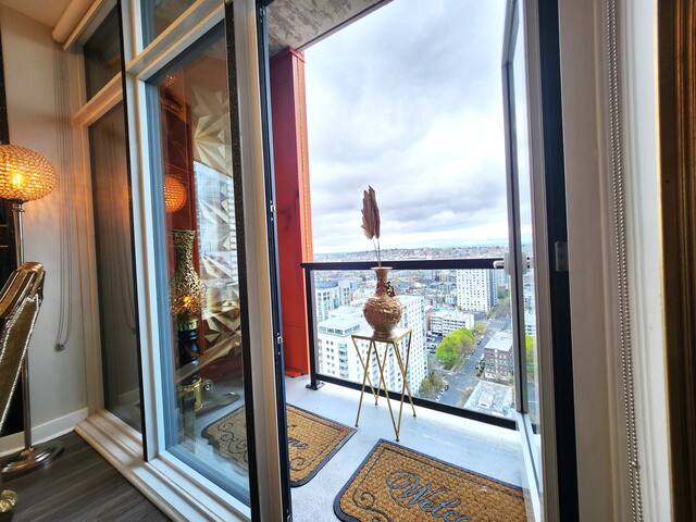 The Pinnacle Sky Manor: Pike Place Luxury gallery image 5
