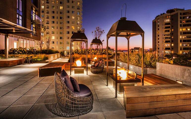 The Pinnacle Sky Manor: Pike Place Luxury gallery image 3