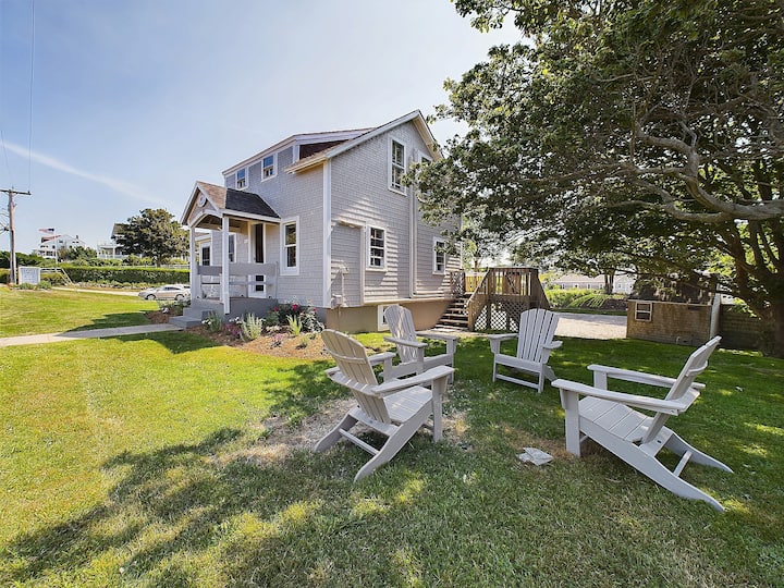 1661 Farm & Gardens Cottage - Block Island, RI
