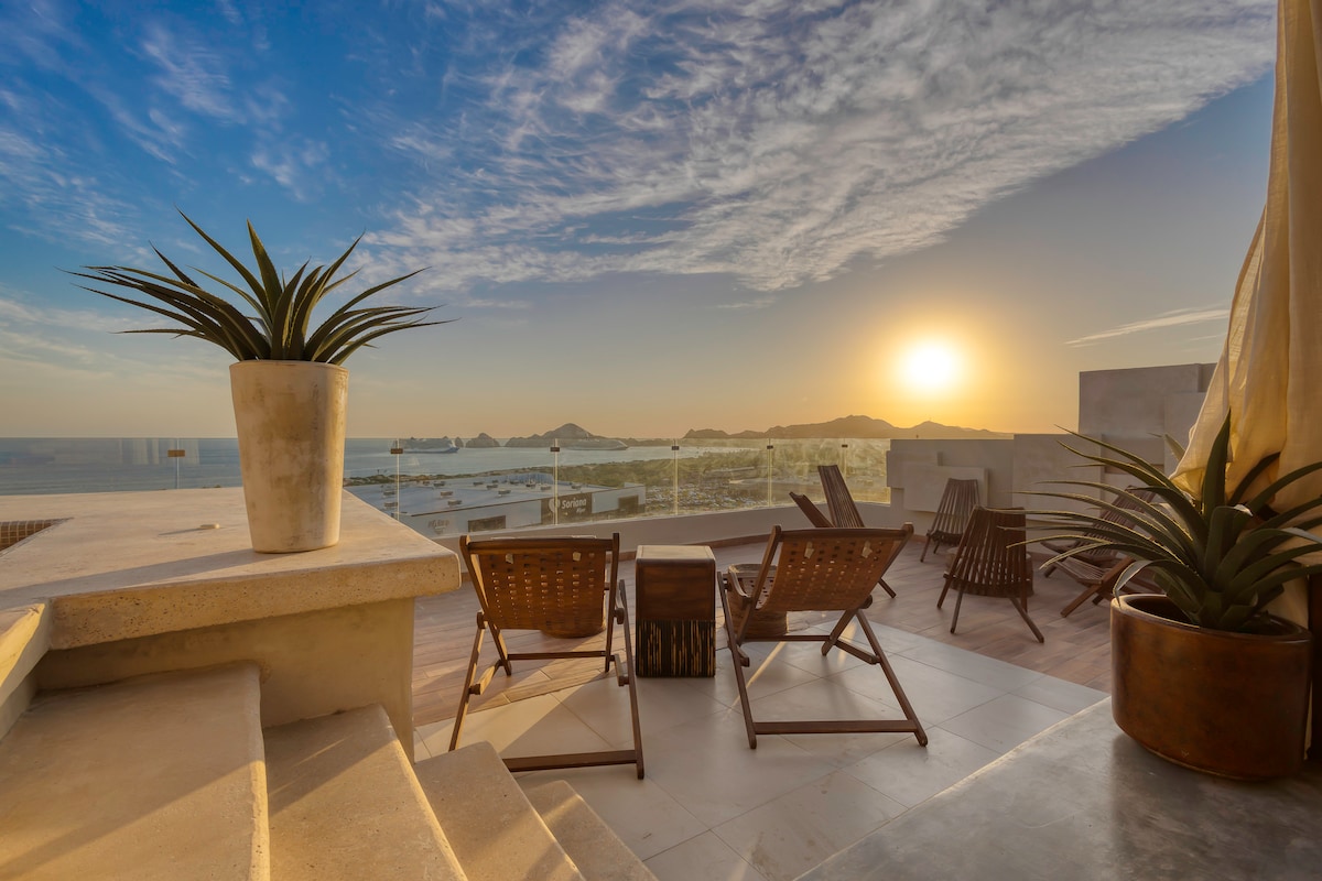 Luxury 3-Bedroom with Rooftop and Ocean Views