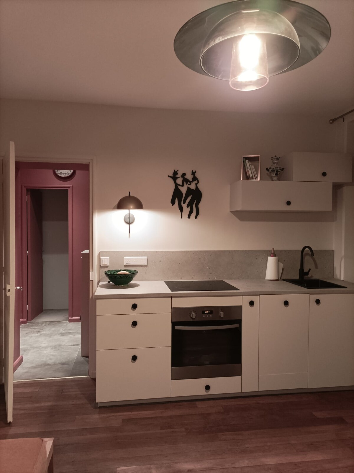 Popular Airbnb listing: "At the gates of Paris" in Issy Les Moulineaux