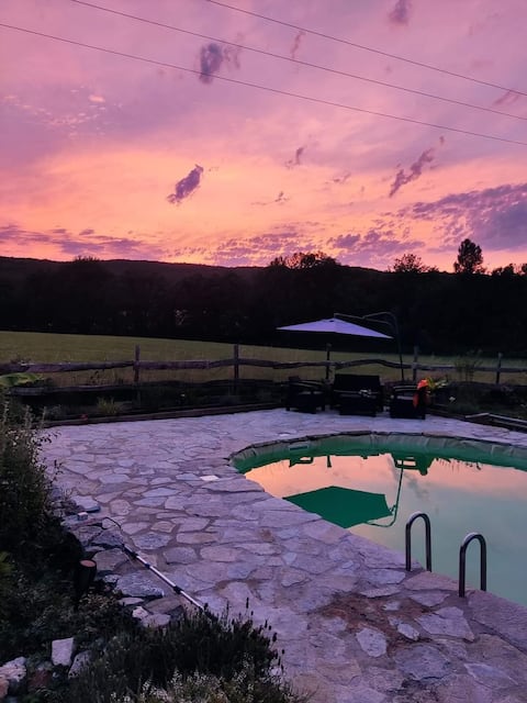 To the sound of birdsong, Cabane Mésanges private chalet