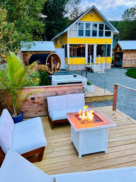 Lakefront! Sauna/Cold Plunge-Firepit-HotTub-Bikes!