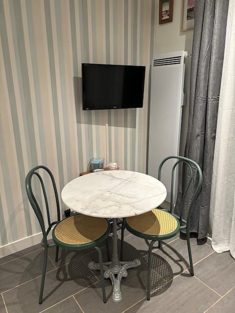 Top Airbnb: Cozy studio near the train station and the city center. in Sud Gare