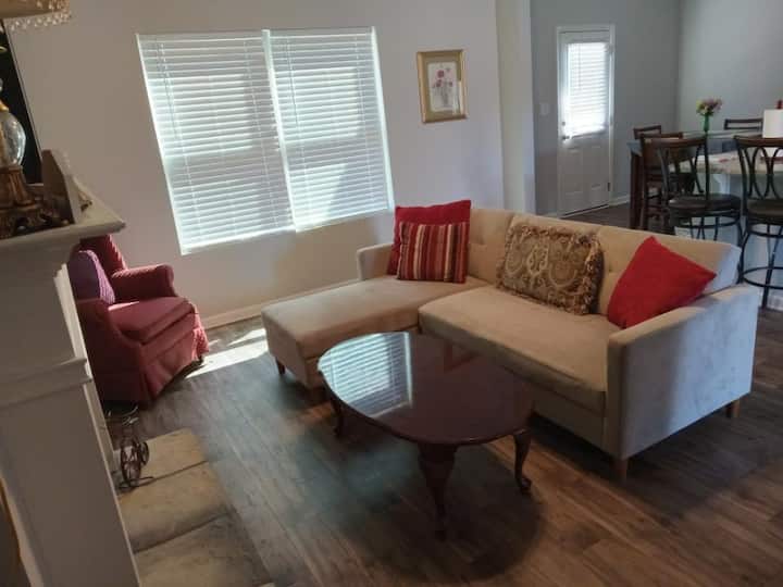 Spacious 4 Br (5 Beds) 2.5 Bath Home In Newnan Ga - ニューナン, GA