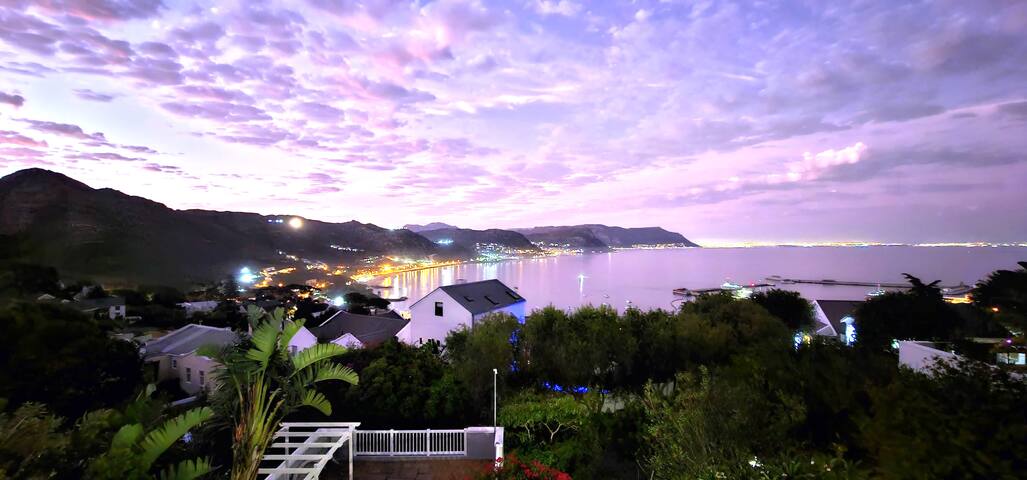 BayBeach Vista-2 Double Suites sleeps 4.