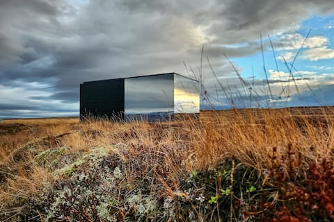 Mirror Cabin (Mystic Light Lodge)