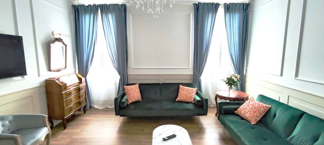 Oliver gallery image 3