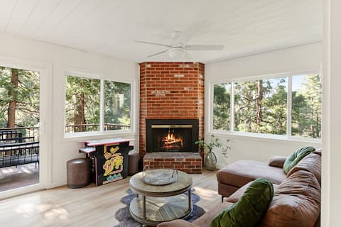 Top performing Airbnb: Treehouse W/Spa 1 Mi. to Village in Lake Arrowhead