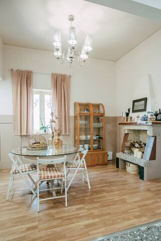 “Vintage Beach House” gallery image 5