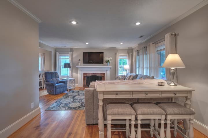 Hokie Haven Midtown
Walking Distance To Vt - Virginia Tech, Blacksburg