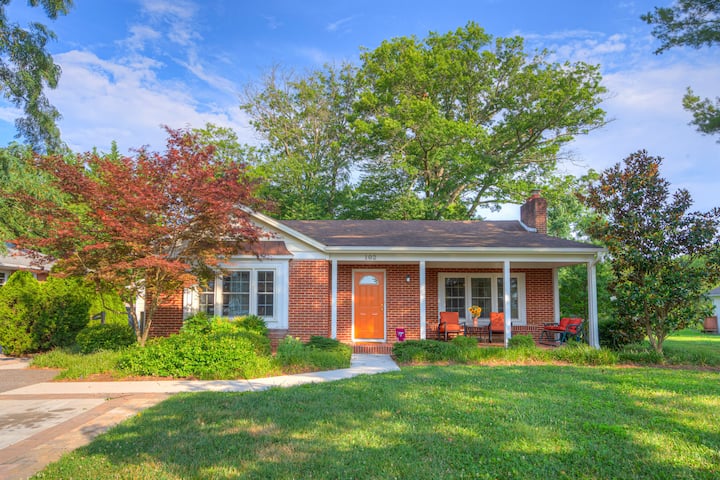 Hokie Haven Midtown
Walking Distance to VT