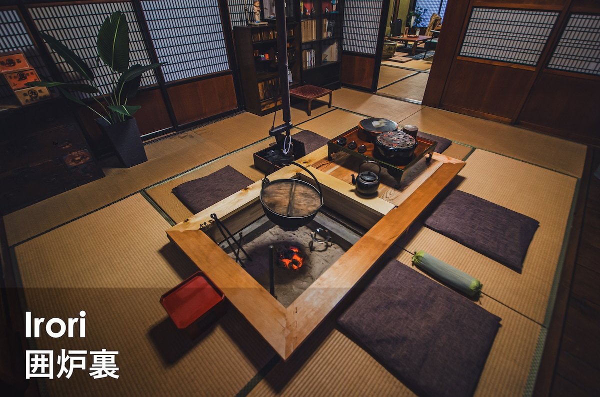 囲炉裏体験が可能です／
日本の伝統的ないろりを体験できます。