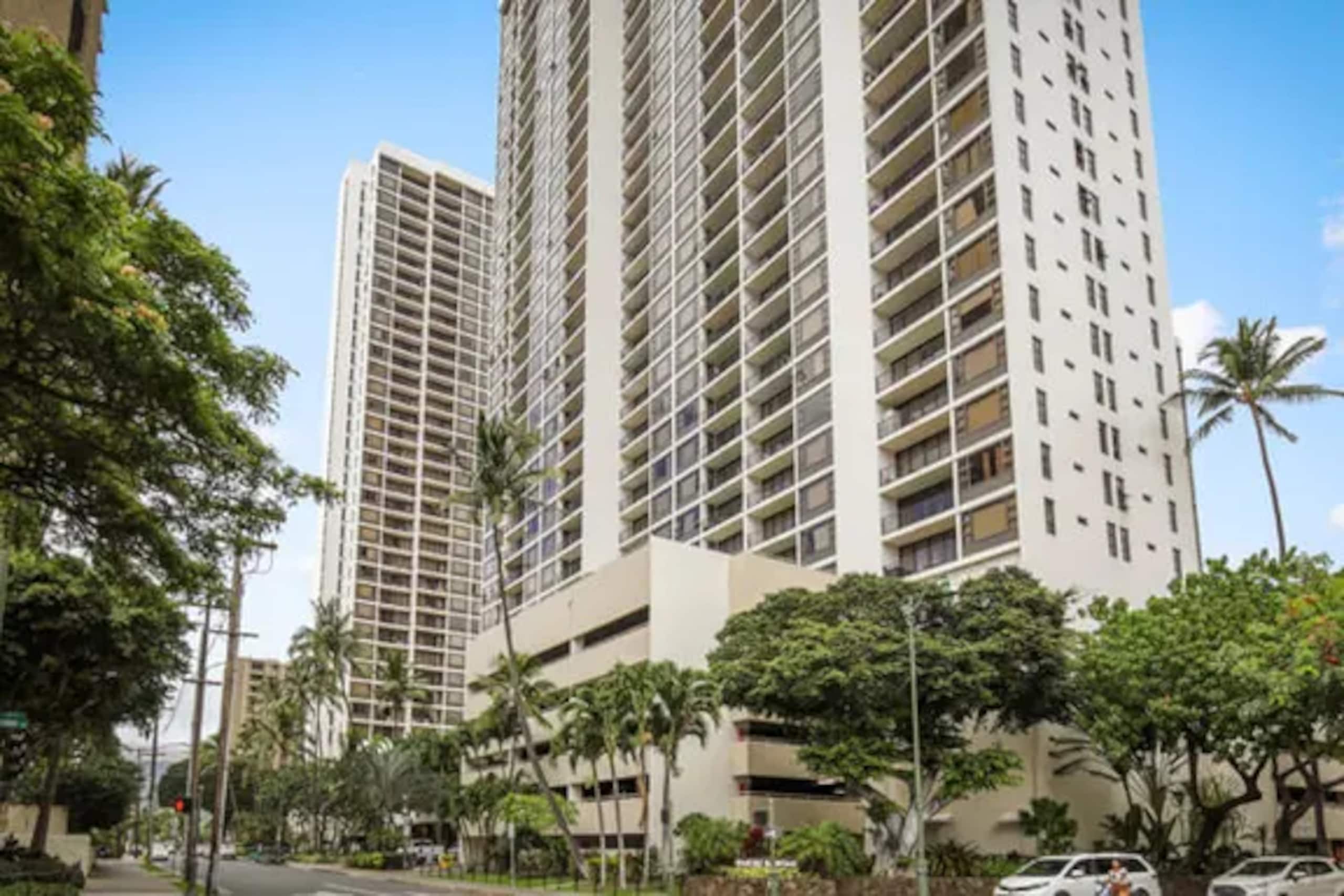Condo in Honolulu · ★4.8 · 1 bedroom · 3 beds · 1 private bath - Image 36