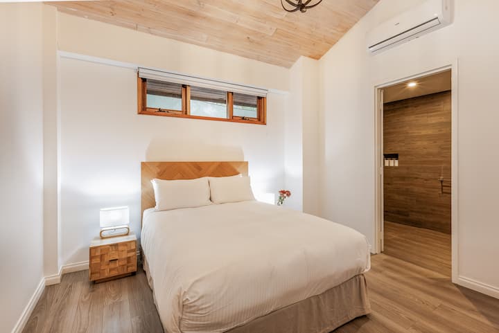 Dormitorio 4 - Cama tamaño queen con baño privado