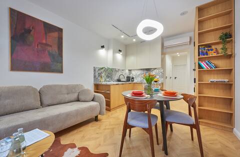 1000ft to Town Market - 2BDR's, 1LR, 1BA,AC, Bidet