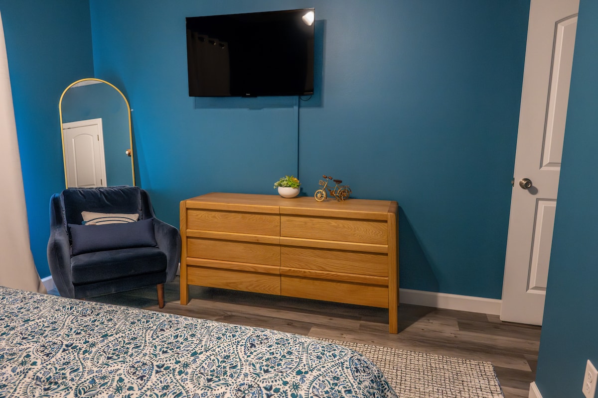 Уживајте во огледалото на подот во цела должина!