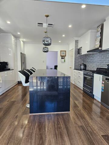 Newly Reno’d 5×3, great location