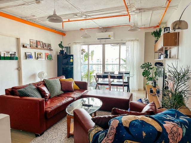 CBD Mid-Century Modern Penthouse, 1 min to BTS