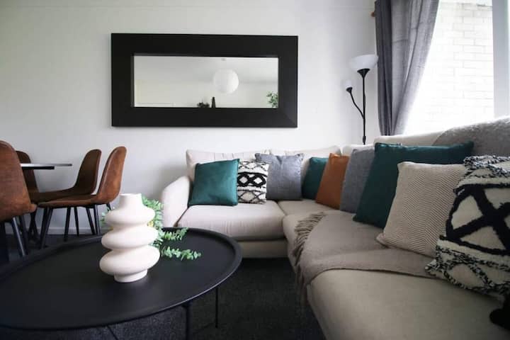 3 Bed Flat • Cardiff Bay • Free Parking • Balcony - Cardiff