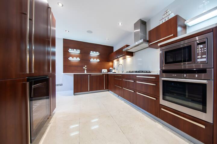 Aviva Stadium Mews House- sleeps 6 #avivamews gallery image 5