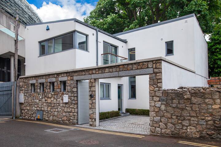 Aviva Stadium Mews House- sleeps 6 #avivamews gallery image 2