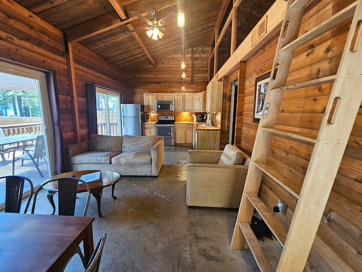 Lake Front Cabin W/ Private Dock - Lake Almanor, CA
