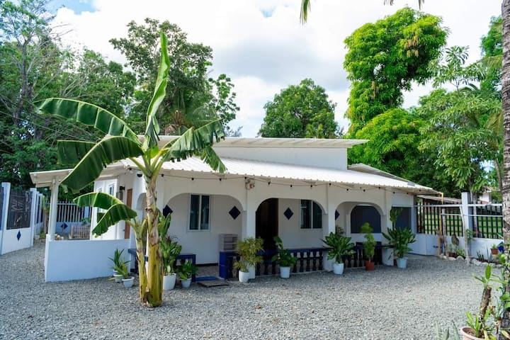 De Oddoux's Beach House 2 - Guimbal