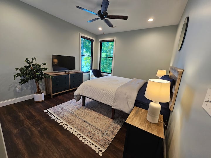 ระดับหลัก: ห้องนอนควีนไซส์ # 2