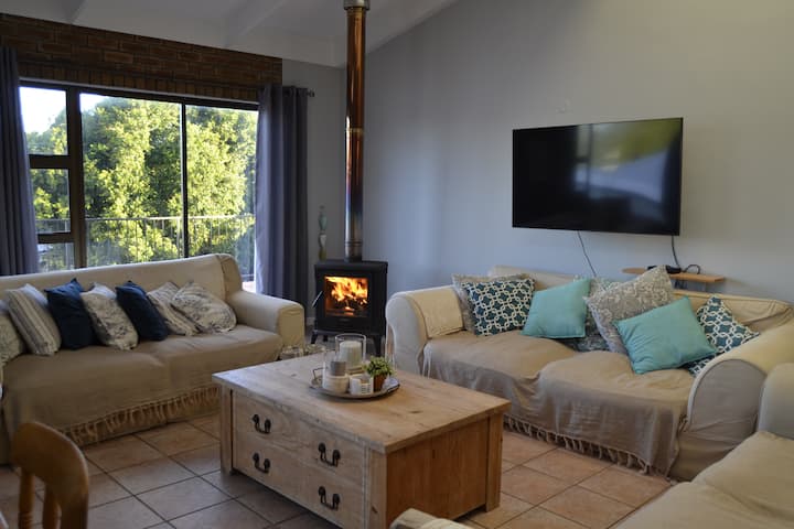 Beautiful Holiday House: 6 Bedrooms. Onrus/vermont - Kleinmond