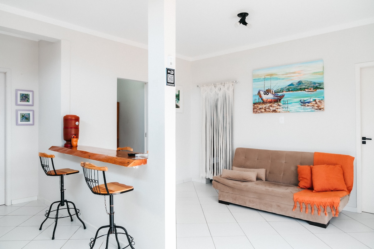 Top Airbnb: Beach house with bathtub / home theater, just for couples! em Itapoá