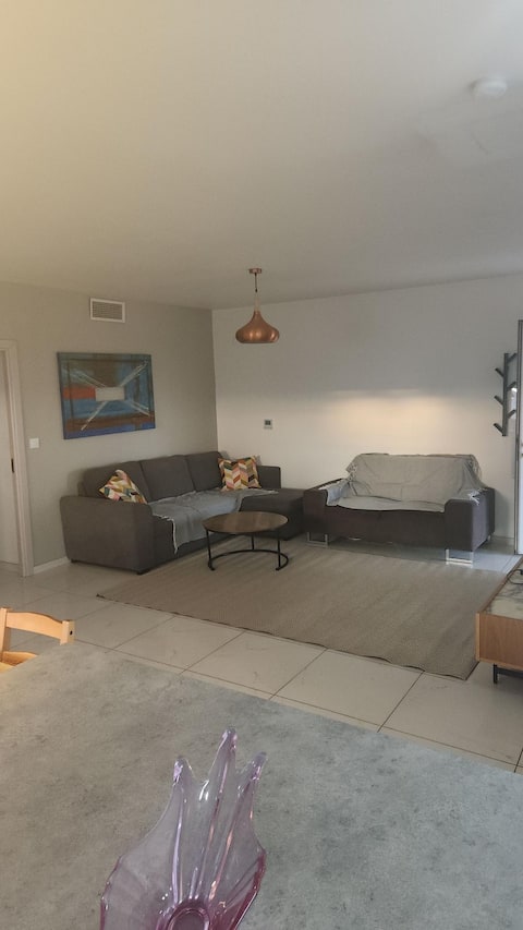 4-room apartment (3 bedrooms) • Free parking & A/C • Le Cres