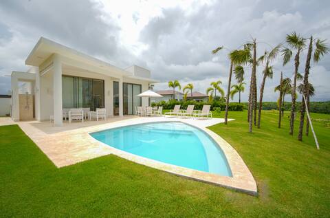 New and Elegant Villa in La Estancia