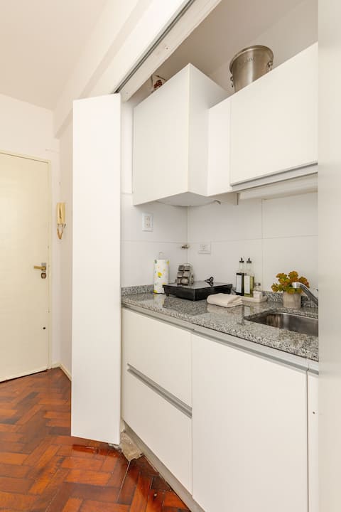 Propiedad de Airbnb exitosa: Buenos Aires downtown, steps from the Obelisk en San Nicolás
