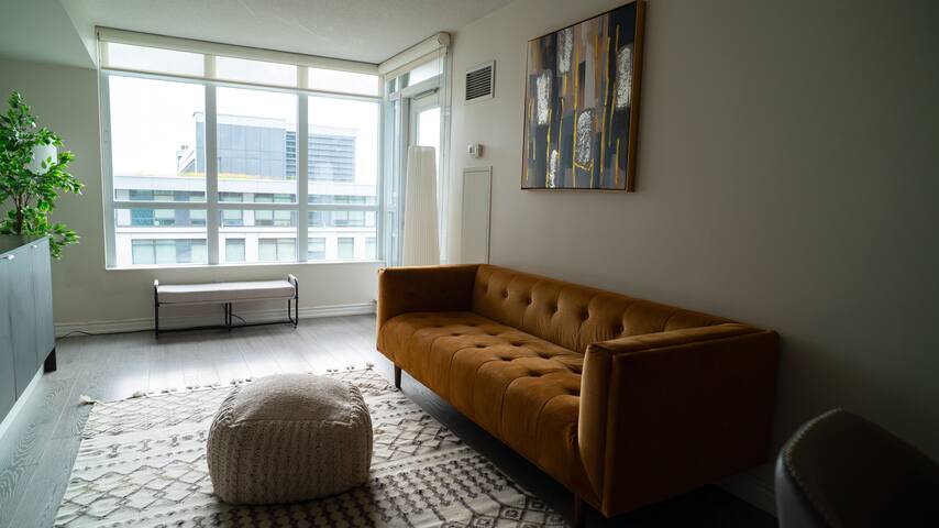 Beautiful and Central 3 Bedroom Condo with Parking gallery image 4