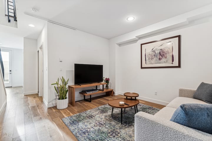 Kauč se izvlači na dvostruki kauč na razvlačenje. 