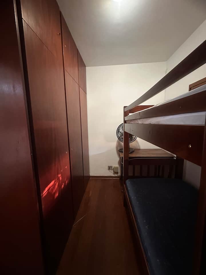 dhomë me krevat marinari 