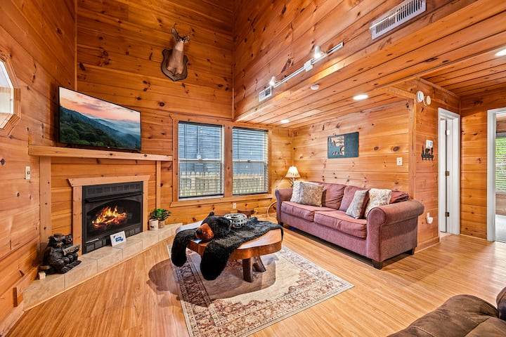 *5 Mins To Gatlinburg!* 2br W/hot Tub + Fireplace - Gatlinburg, TN
