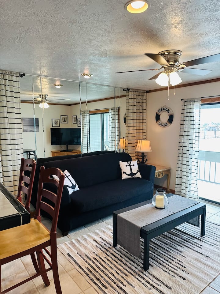Lake View Condo (High Tides #215) - Port Arthur, TX