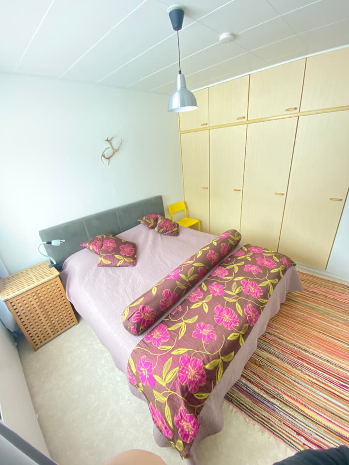 Todella tilava parisänky, runsaasti kaappi tilaa