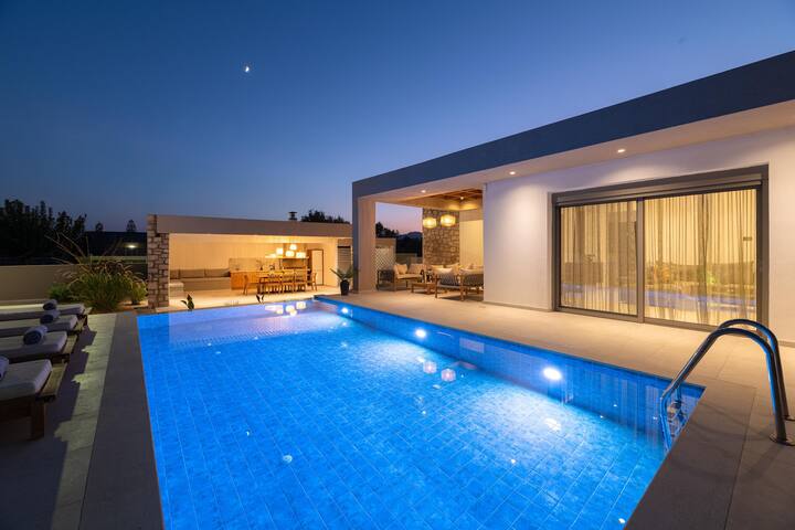 Golf Beach Villa gallery image 2