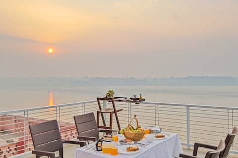 4BR Serene River View w/ BFST| SV at Ganga House