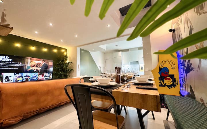 London Queen's Park - Hot Tub, Cinema, Games -
