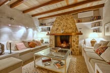 *Authentic and stylish 5-star finca near Palma*