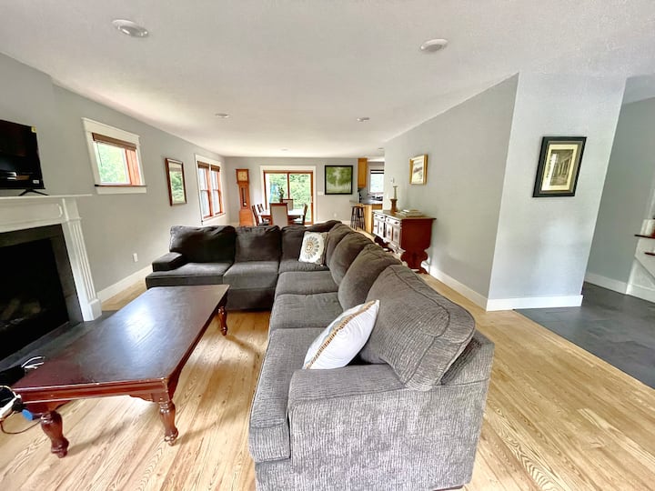 5 Bed For Track Or Spac Rental, Walk To Concerts! - Saratoga Springs, NY