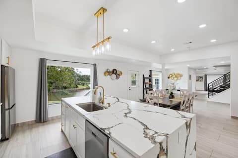 Lakefront Retreat Getaway Gameroom Firepit Fishing