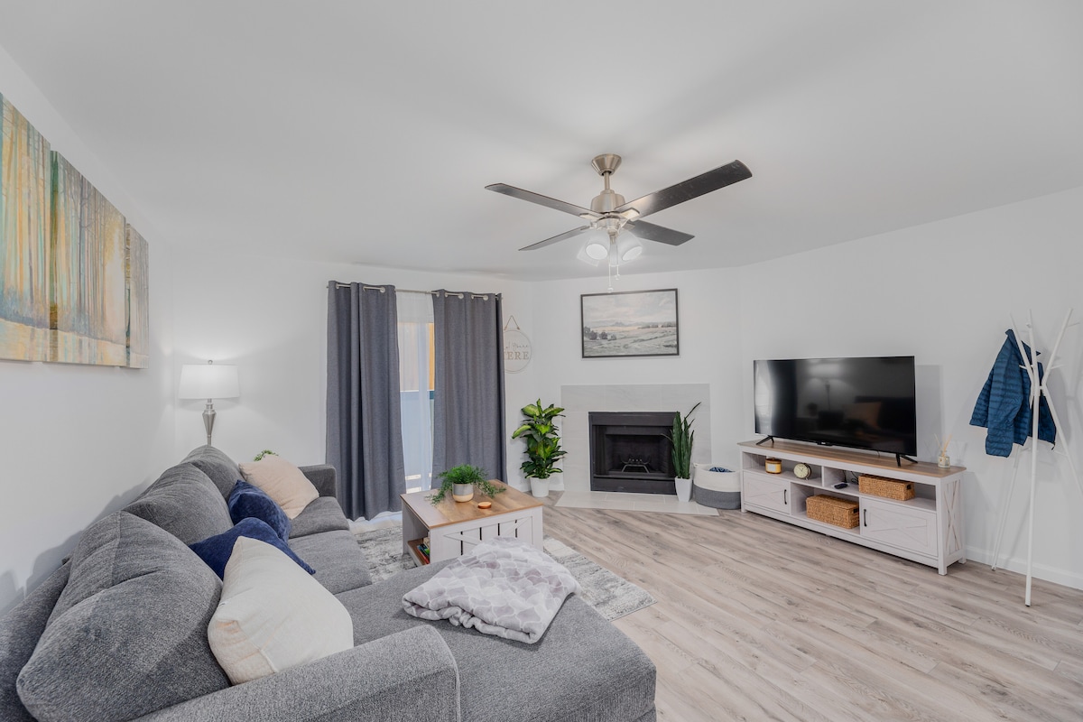 Cozy Condo in Central Austin ~ 2BR/1BA, Sleeps 6