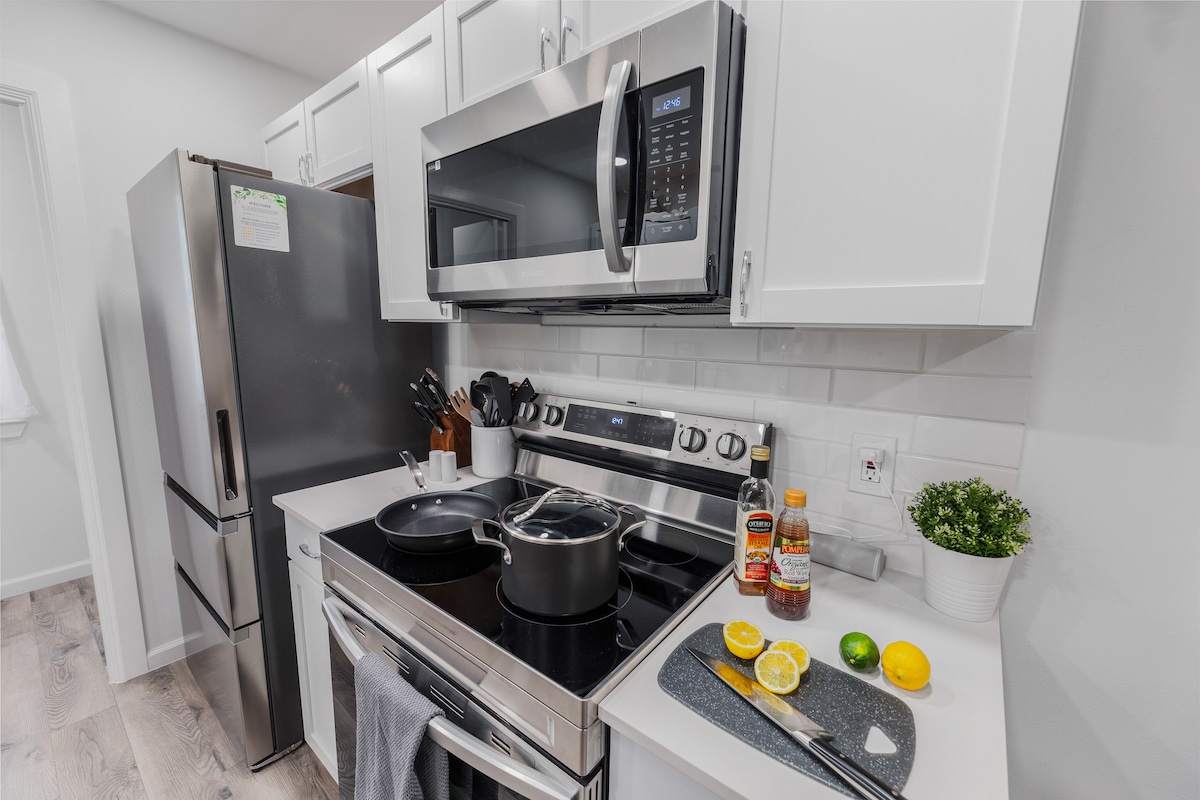 Cozy Condo in Central Austin ~ 2BR/1BA, Sleeps 6