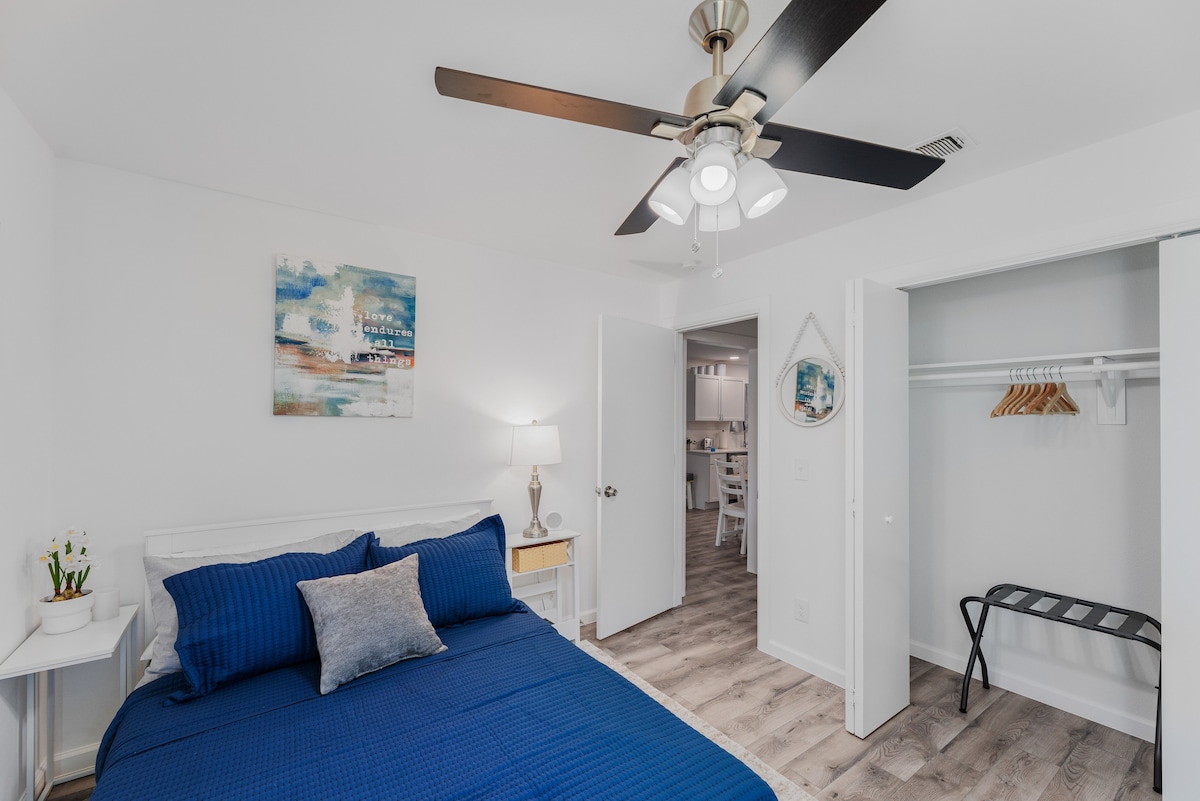 Cozy Condo in Central Austin ~ 2BR/1BA, Sleeps 6