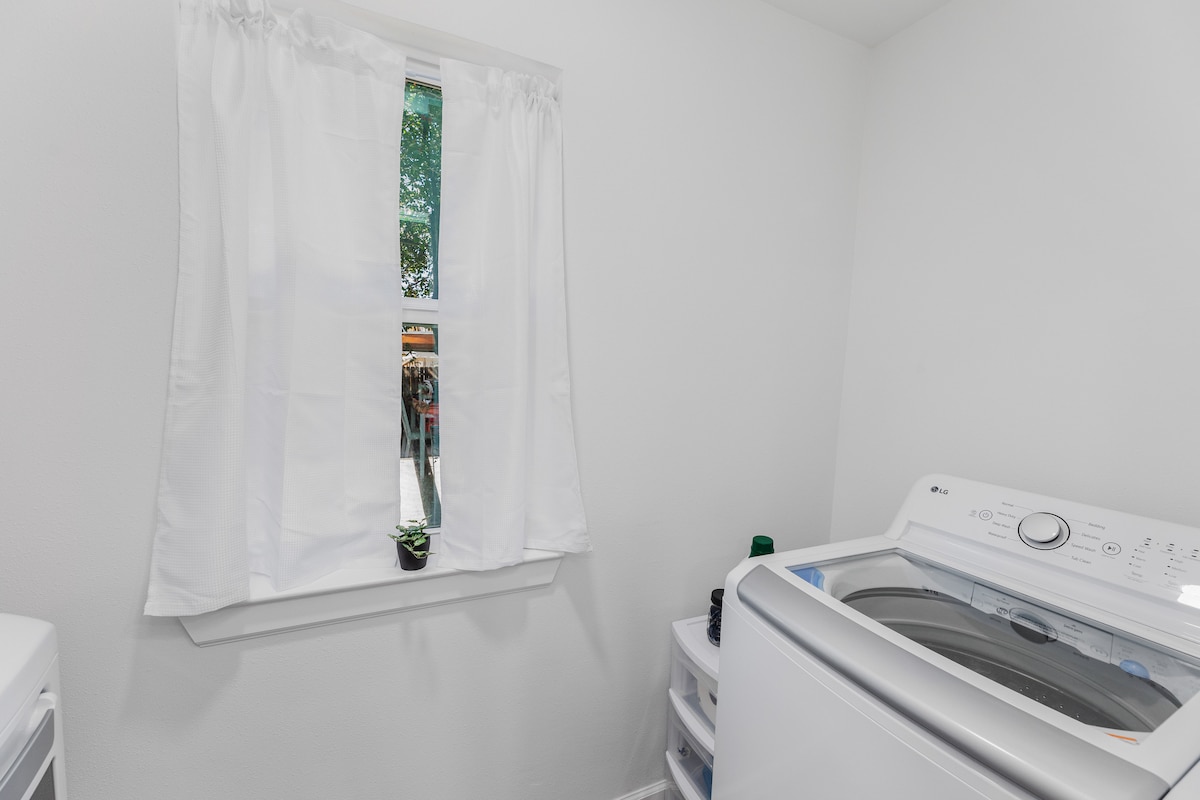 Cozy Condo in Central Austin ~ 2BR/1BA, Sleeps 6